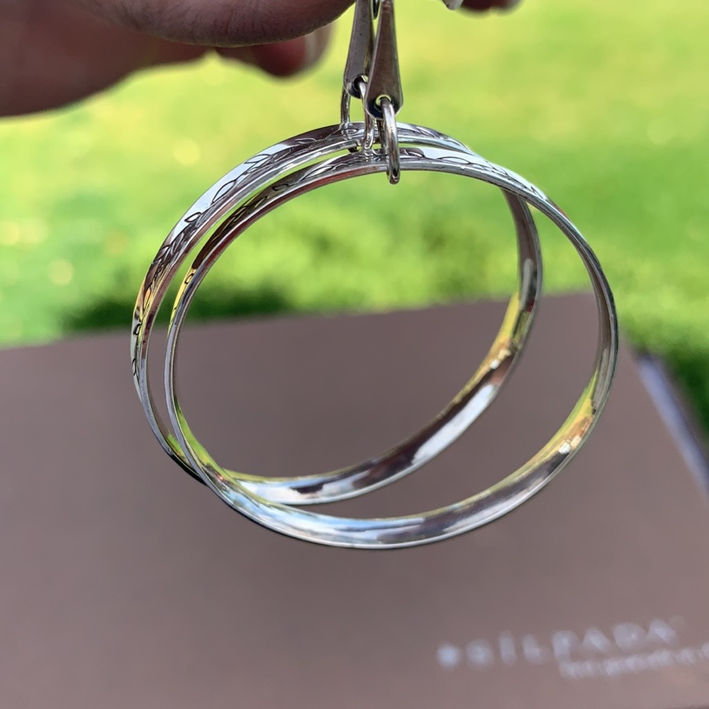 Rare W2219 retired Silpada sterling hoop earrings
